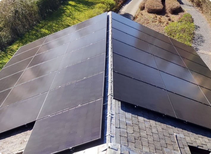 installation de panneaux photovoltaiques sur les deux versants d une toiture